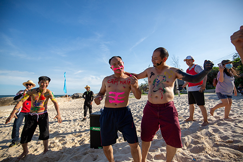 CÔNG TY TNHH XÂY DỰNG TM DV  HỪNG SÁNG