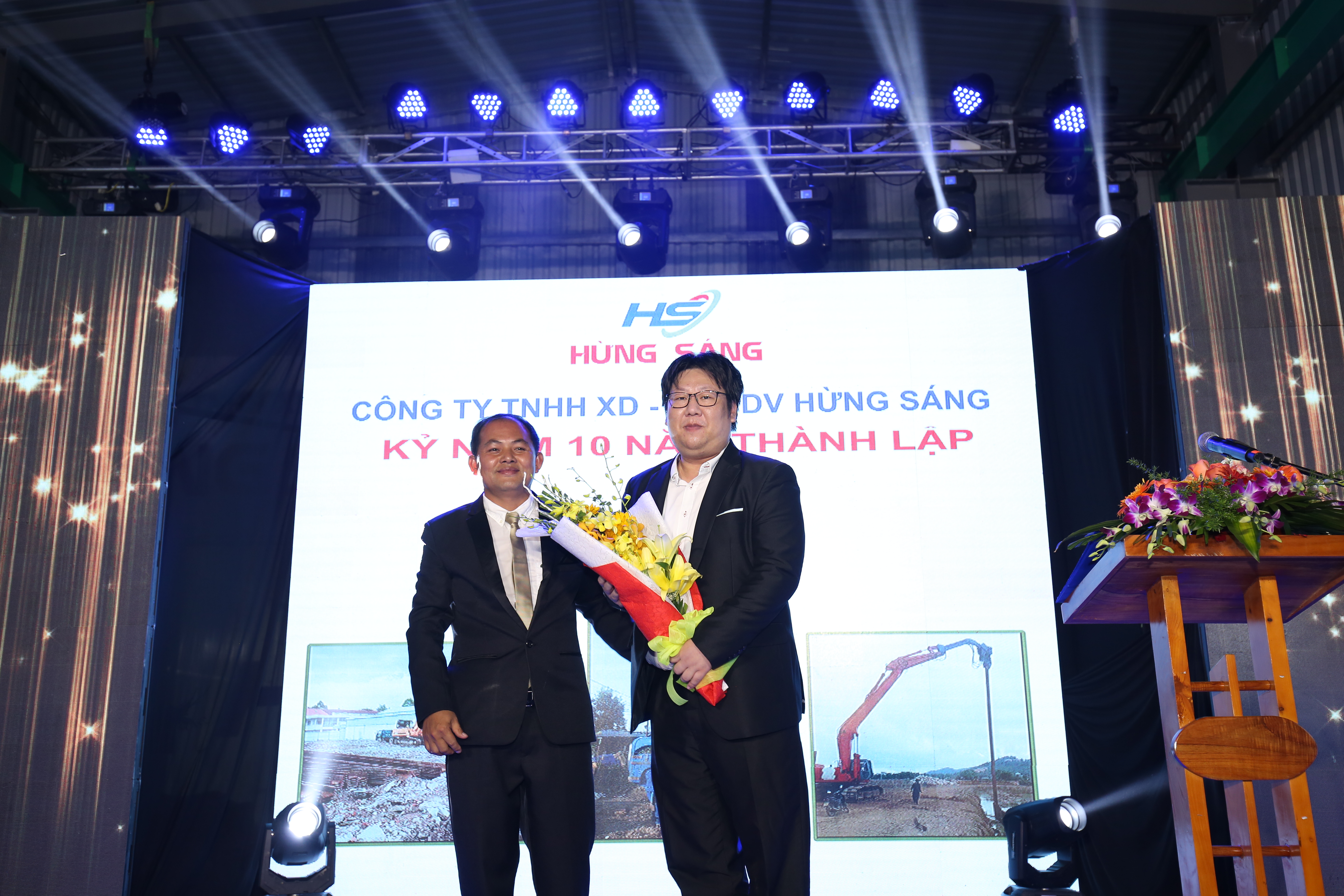 CÔNG TY TNHH XÂY DỰNG TM DV  HỪNG SÁNG