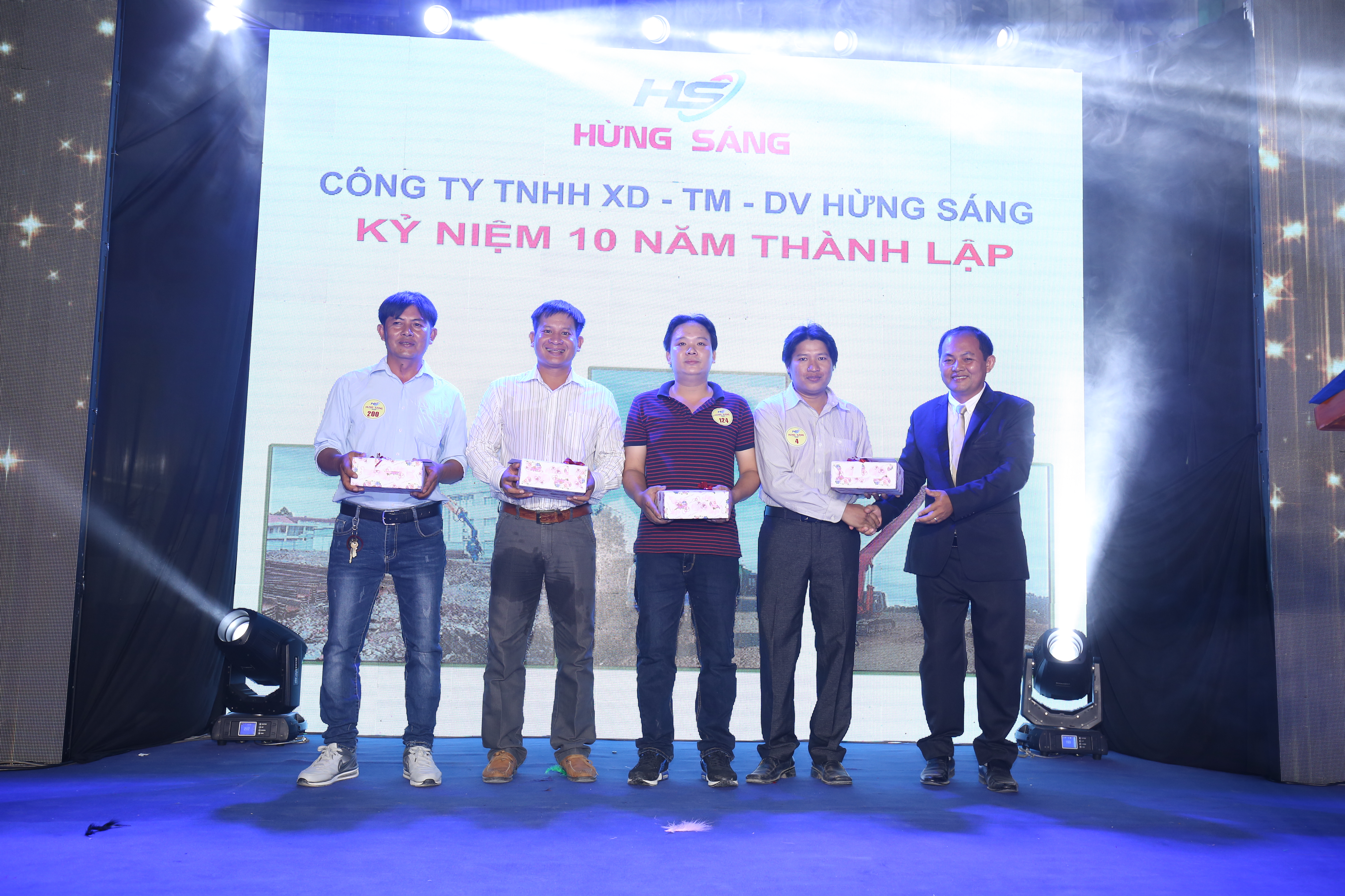 CÔNG TY TNHH XÂY DỰNG TM DV  HỪNG SÁNG