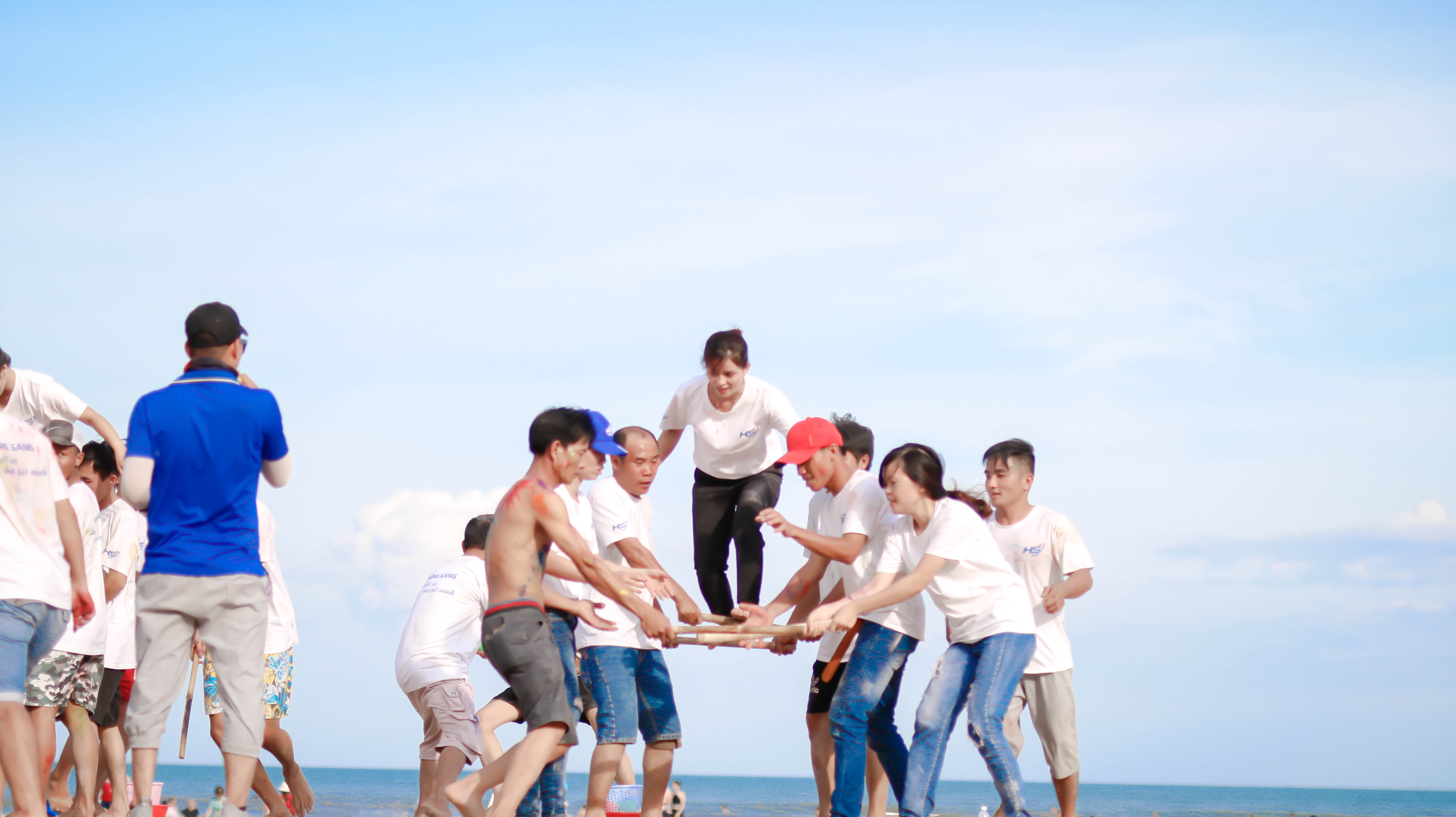 CÔNG TY TNHH XÂY DỰNG TM DV  HỪNG SÁNG