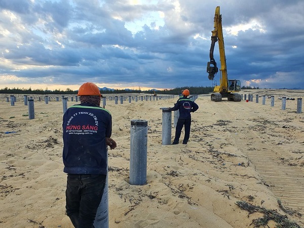BÚA RUNG THỦY LỰC - ÉP CỌC DỰ ÁN ĐIỆN NĂNG LƯỢNG MẶT TRỜI PHÙ MỸ  