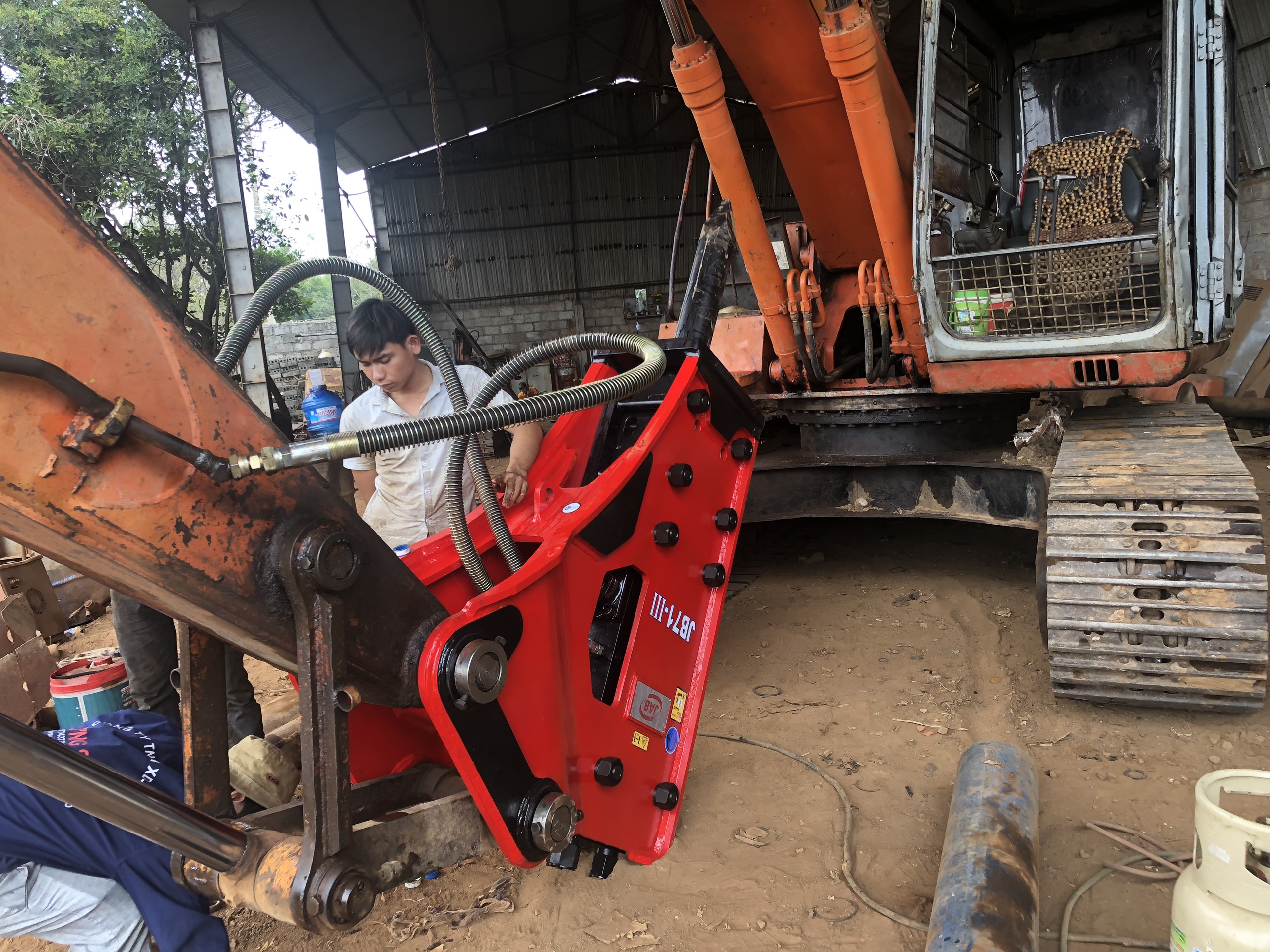 DOANH NGHIỆP HÀNG ĐẦU VỀ BÚA ĐẬP ĐÁ