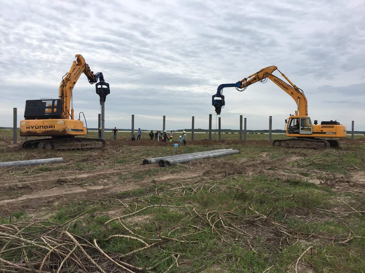 Cho Thuê Xe Đào Gắn Búa Rung